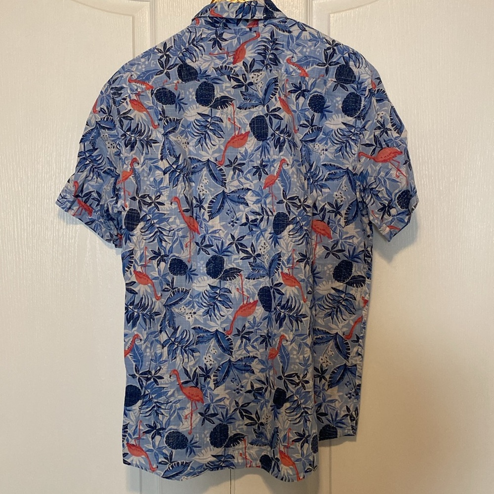IZOD Saltwater Short Sleeve Shirt Button Up Relaxed Fit Blue Pink Flamingos - Picture 6 of 6